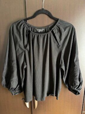 Banana Republic black balloon sleeve blouse - medium